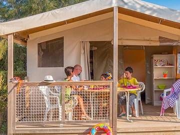 Camping pour 5 Personnes dans Vendays-Montalivet, Côte d’Argent, Photo 1