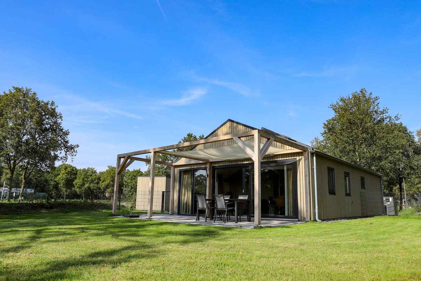 Luxe 6 persoons vakantiehuis op een huisdiervriendelijk vakantiepark nabij Hardenberg in Hardenberg, Regio Zwolle