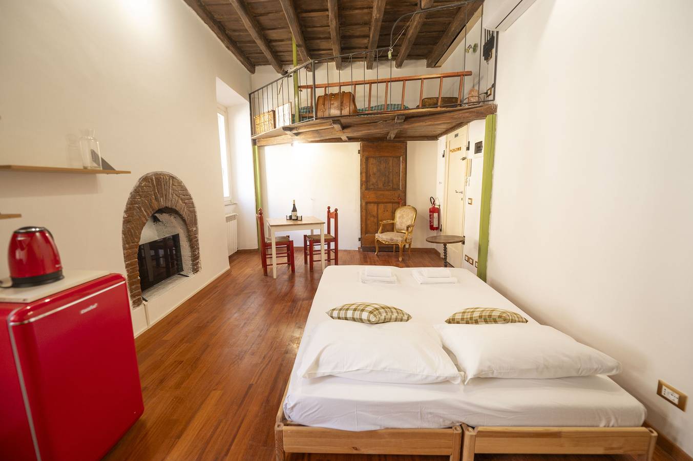 Monolocale intero, Trastevere Romantic Nest in Trastevere, Roma