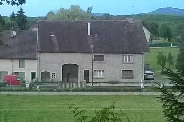 Gîte pour 7 personnes, avec jardin dans Publy