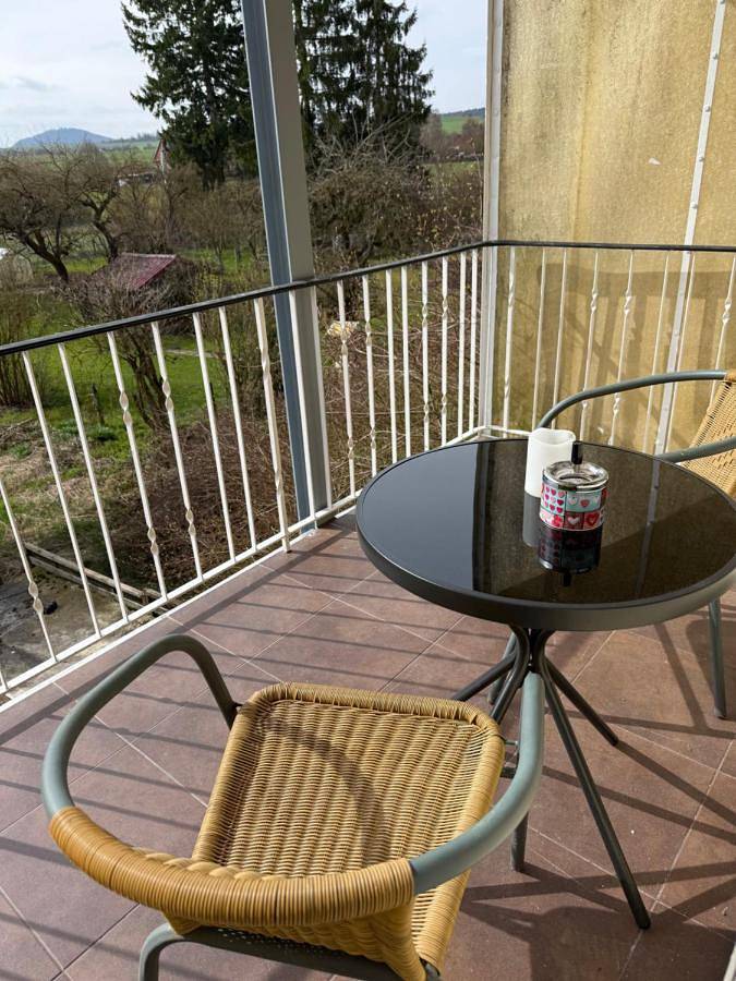 Ferienwohnung für 5 Personen, mit Balkon und Terrasse sowie Garten und Ausblick in Wolfhagen