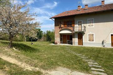 Gîte pour 6 personnes, avec jardin à Ferrere