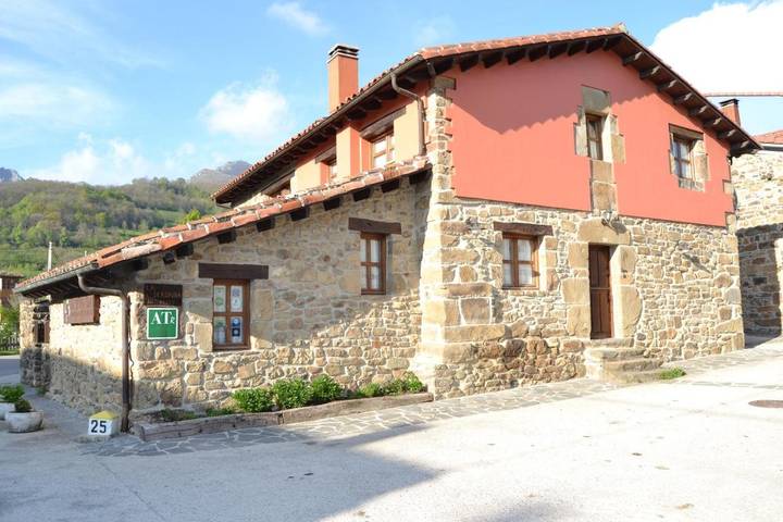 Casa rural para 5 personas, con Terraza y Vistas en Parque Natural de Redes