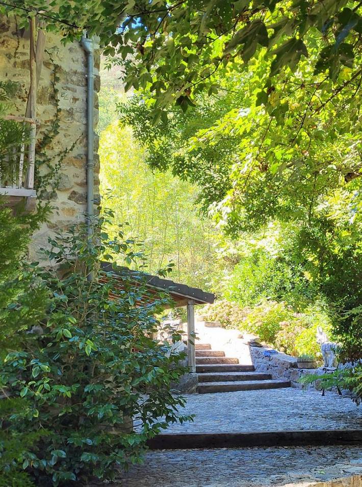 Gîte pour 8 personnes, avec terrasse ainsi que jardin et jacuzzi, animaux acceptés à Illier-et-Laramade - 3