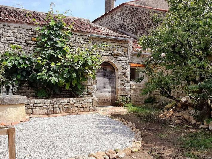 Location de vacances pour 6 personnes, avec jardin à Foussais-Payré