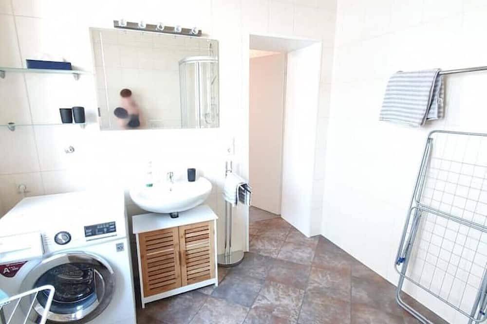 Ganze Wohnung, Hübsches Zimmer mit eigenem Bad und Kochecke, gute Verkehrsanbindung in Swisttal, Rhein-Sieg-Kreis