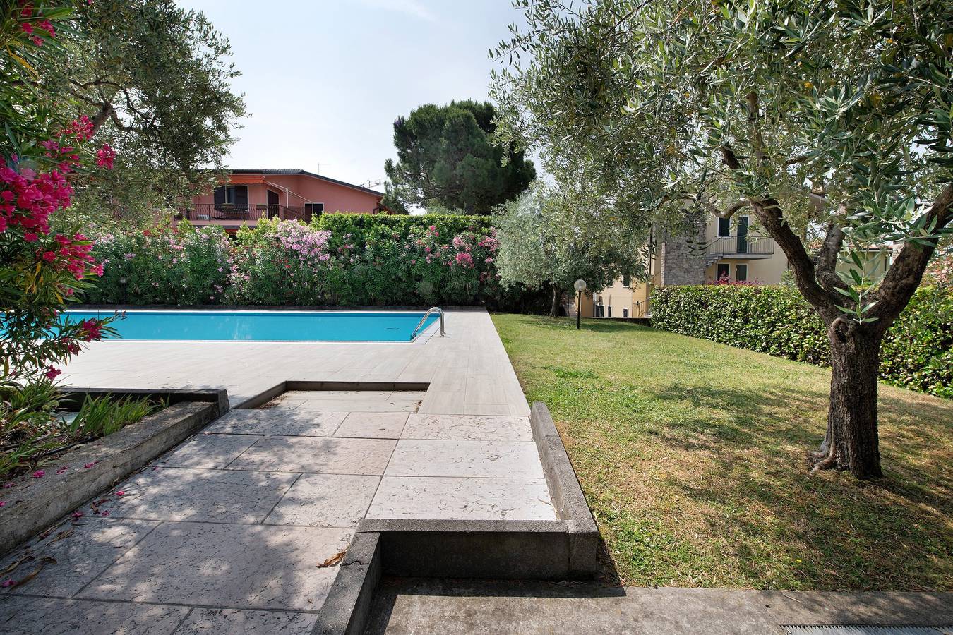 Entire apartment, Apartment 'Bardolino House Relax and Pool' with Lake View, Wi-Fi and Air Conditioning in Bardolino, Garda Mountains