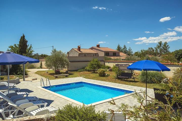 Finca am Strand für 10 Personen, mit Terrasse und Garten sowie Pool, kinderfreundlich in Kroatien - 3