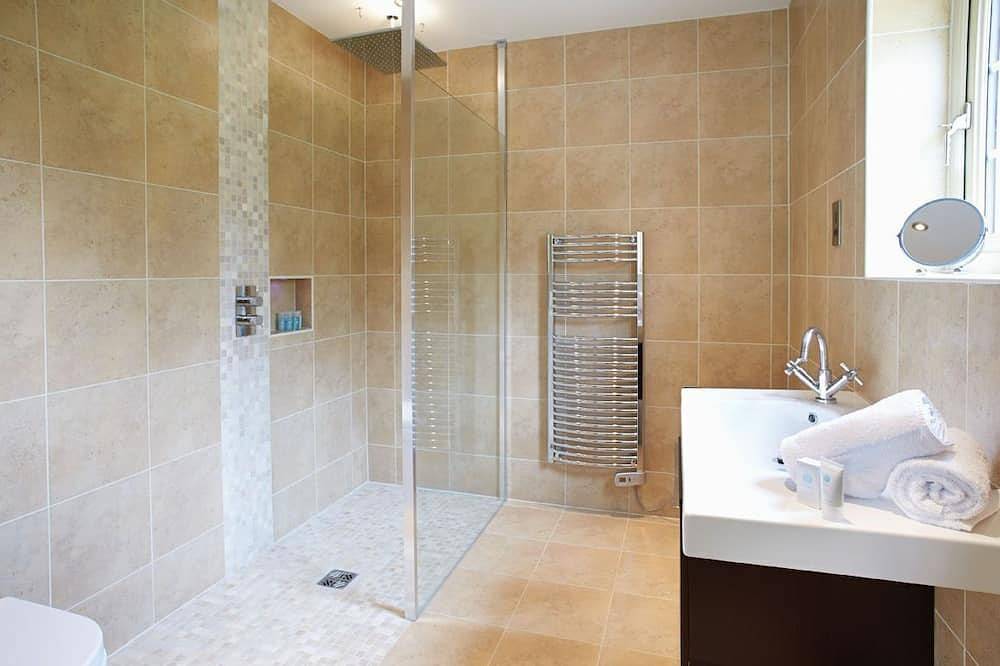 Un lodge délicieux avec bain à remous sur Wakes Hall Farm est un havre de paix dans 500 acres de terres privées in Wakes Colne, Colchester