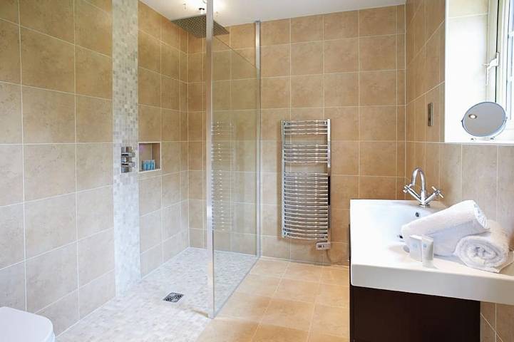 Un lodge délicieux avec bain à remous sur Wakes Hall Farm est un havre de paix dans 500 acres de terres privées in Wakes Colne, Colchester