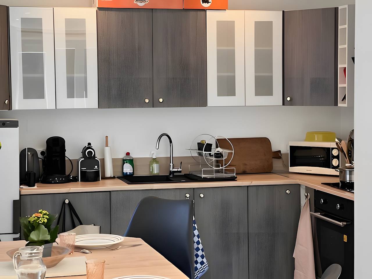 Apartamento entero, Apartamento “Gîte L'ors, tranquilidad y desconexión” con vistas a la montaña, jardín y Wi-Fi in Couflens, Parque Natural Regional de los Pirineos de Ariège