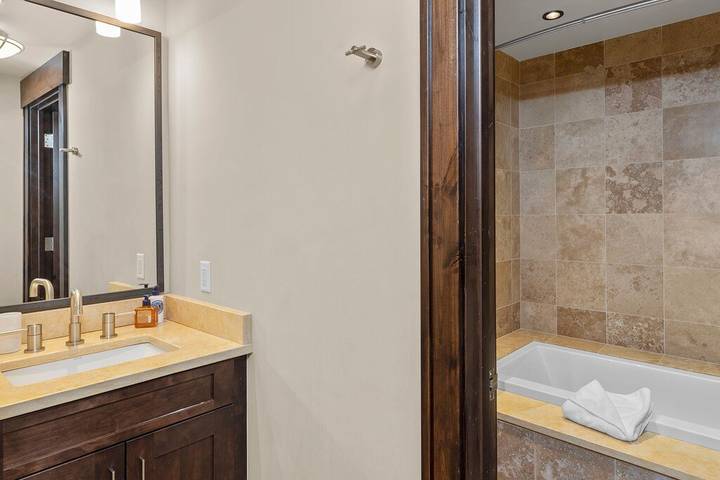 Ferienwohnung für 6 Personen, mit Balkon und Whirlpool - 1