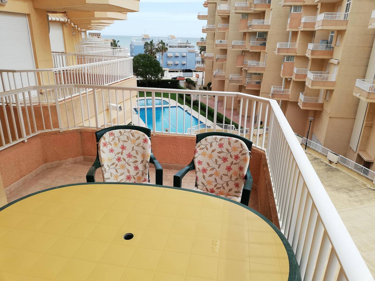Apartamento entero, Apartamento con Terraza y Aparcamiento a 65m de la Playa in Playa Xeraco, Jaraco