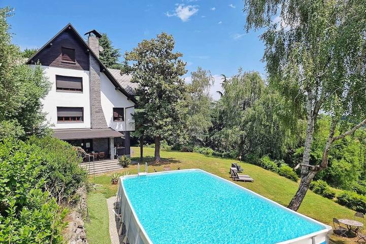Villa per 22 persone, con giardino e balcone in Comune di Arona