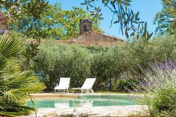 Gîte pour 4 personnes, avec piscine et terrasse ainsi que jacuzzi et jardin, animaux acceptés dans l' Hérault