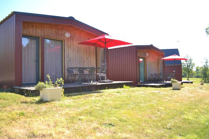 Location de vacances pour 4 personnes, avec Terrasse ainsi que Jardin et Vue à Coulanges-lès-Nevers