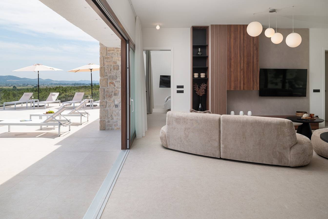 Villa Terra & Aria Dalmatica mit beheiztem Pool, Jacuzzi, Sauna und Grillplatz in Općina Sveti Filip i Jakov, Zadar