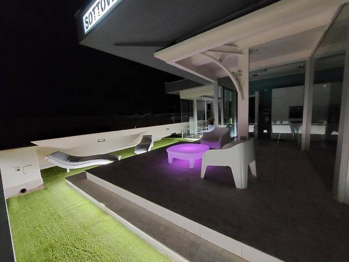 Ferienwohnung für 2 Personen, mit Balkon und Terrasse sowie Whirlpool und Pool