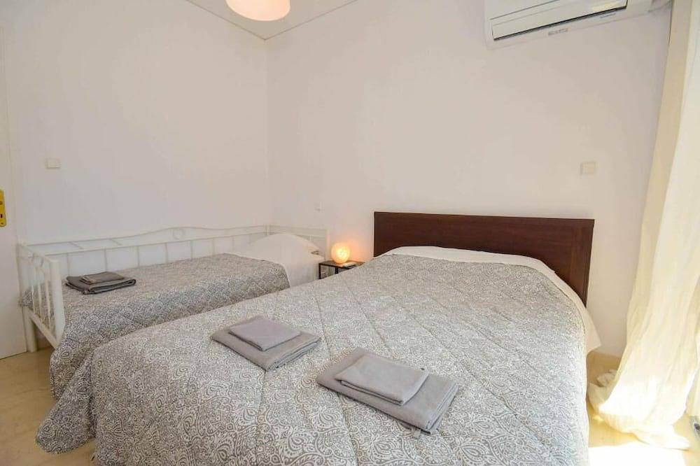 Ganze Wohnung, Eclectic Apartment with Stunning Seaview in Porto Rafti, Markopoulo-Mesogaia