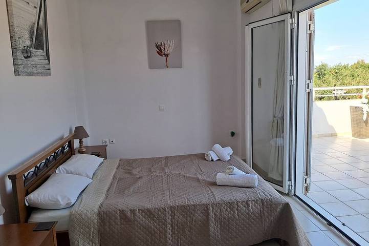 Hermosa Villa Ella con piscina privada.  E. Licencia O.T Mhte 0428K9200476001 in Laganas, Zante