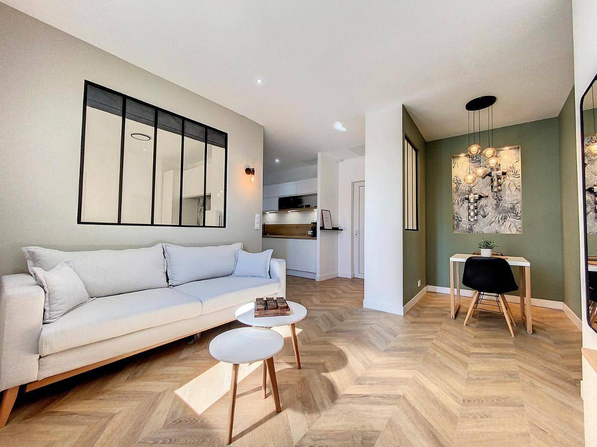 Appartement entier, Appartchic - appartement standing - plein Centre & Parking privé in Créon (Gironde), Région de Bordeaux
