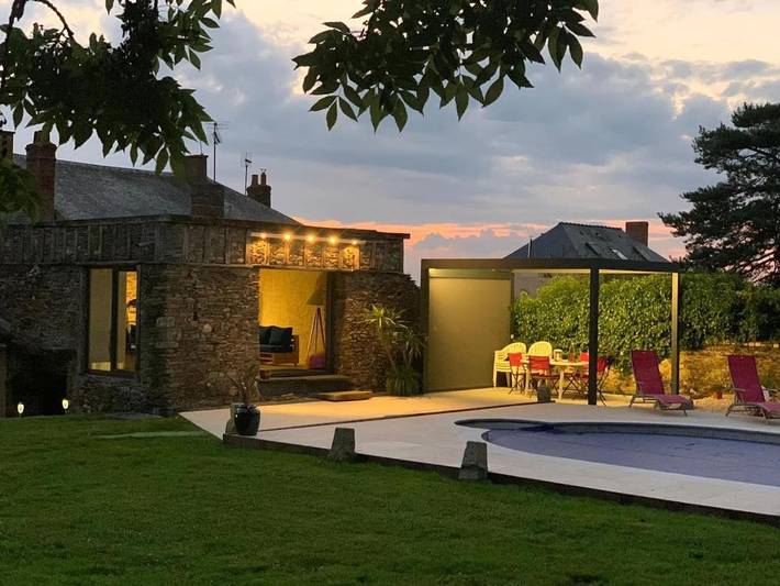 Location de vacances pour 14 personnes, avec jardin et piscine ainsi que jacuzzi et terrasse, animaux acceptés à Pouancé - 3