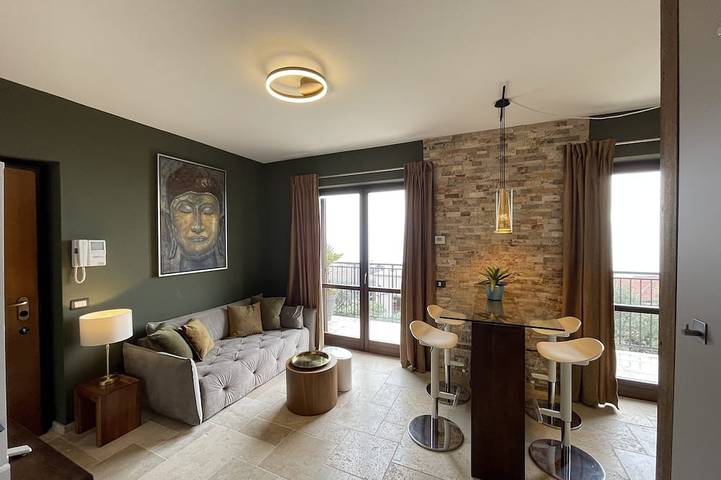 Ganze Wohnung, Deluxe Sky Lounge Boutique Penthouse Apartment-private Rooftop 360°Lake View M3 in Maderno, Toscolano-Maderno