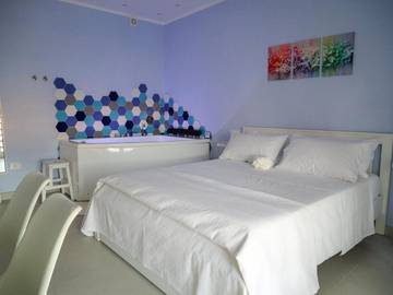 Chambre d’hôte pour 2 personnes, avec jardin et jacuzzi à Torre Annunziata