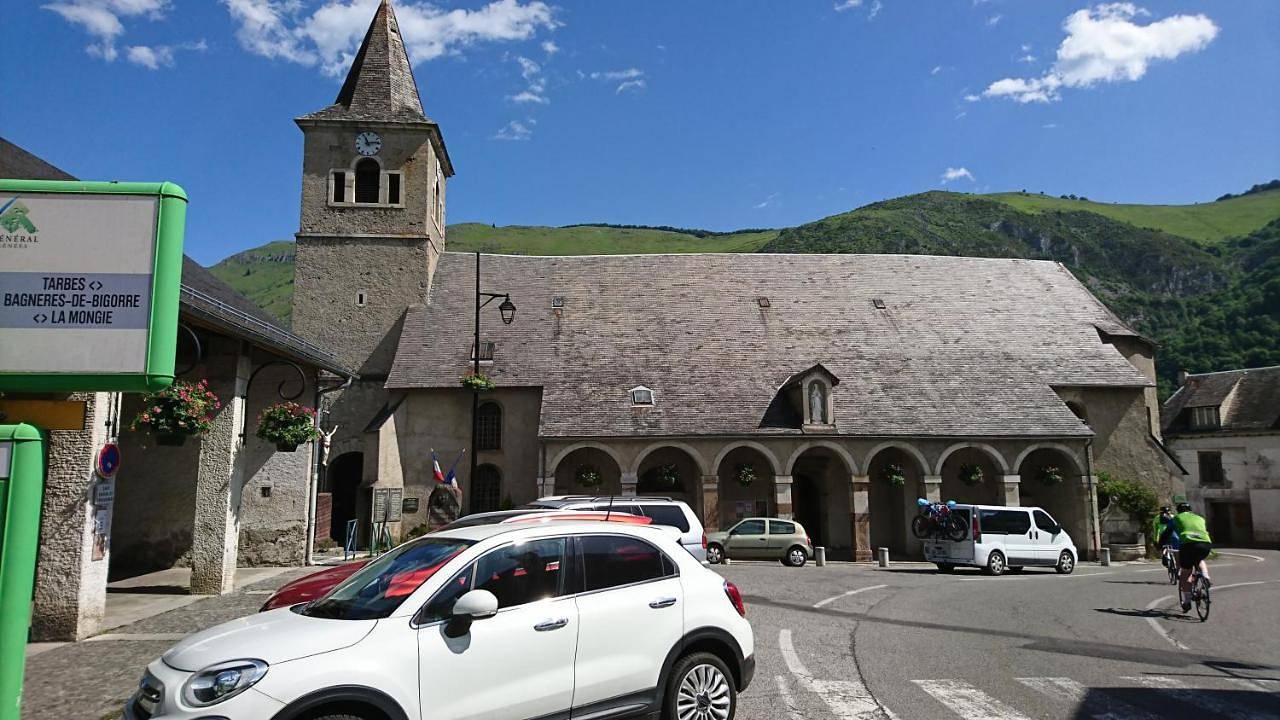 Appartement entier, Joli studio avec balcon donnant sur la montagne in Sainte Marie de Campan, Campan