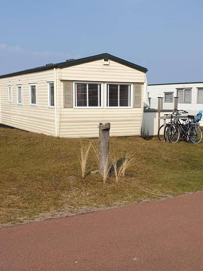 Glamping voor 4 personen, with Terras and Tuin as well as Uitzicht op Ameland