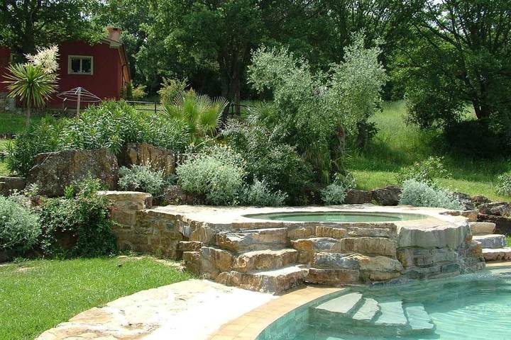 Agriturismo per 2 persone, con Idromassaggio e Giardino nonché Piscina per bambini e Piscina a Scarlino