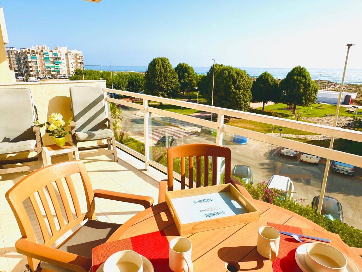 Apartamento entero, .Apartamento 1a linea de playa + piscina + parking Daimus in Platja de Daimús (Daimús), Daimuz