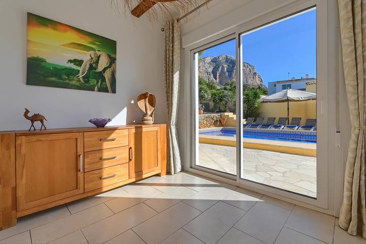 Chalet para 4 personas, con terraza además de piscina y jardín en Provincia de Alicante