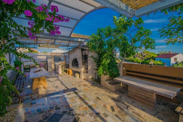 Ferienwohnung für 5 Personen, mit Terrasse in Košljun