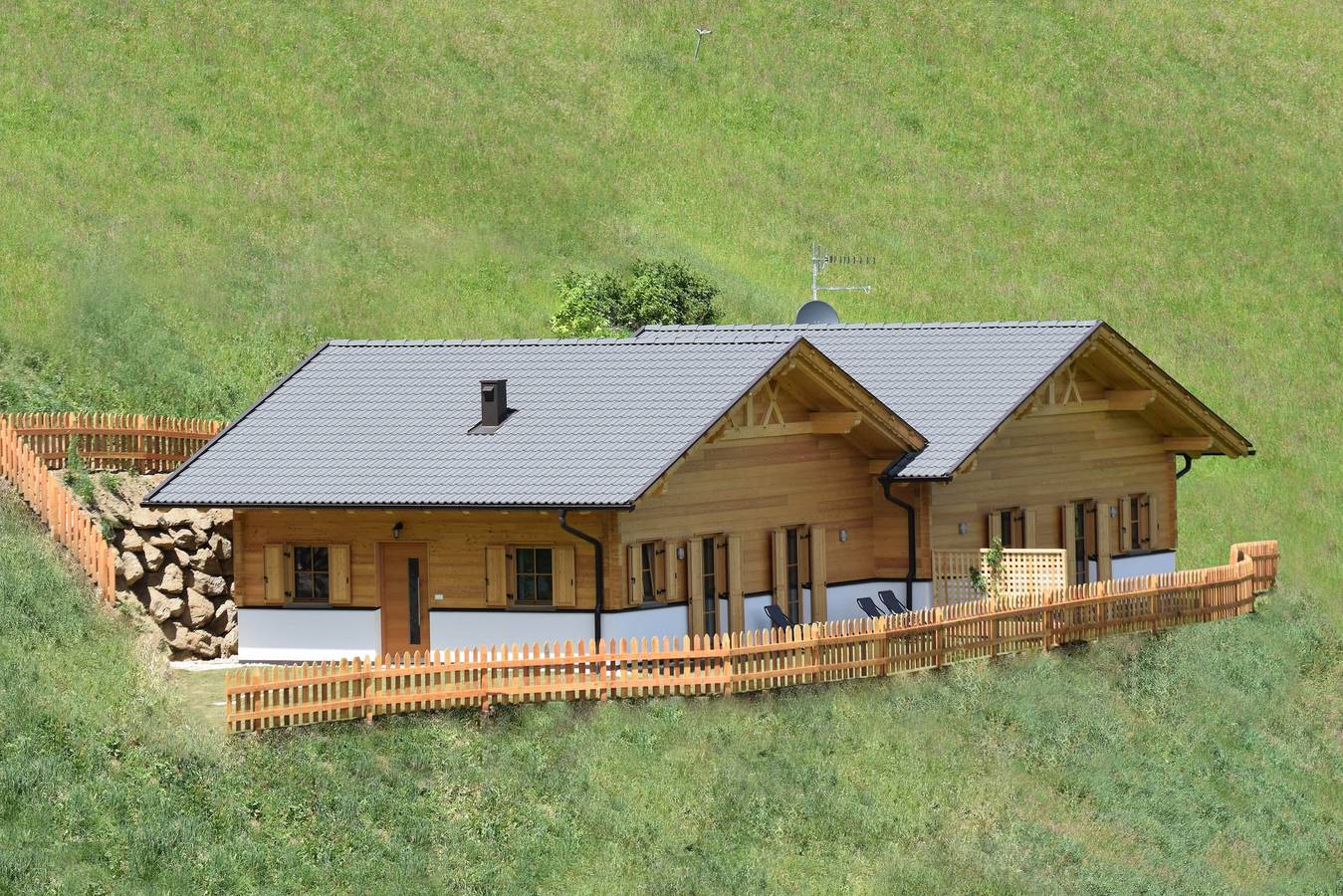 Chalet 'Niederhaushof Enzian' mit Bergblick, privatem Garten und Wi-Fi in Ulten, Ortleralpen
