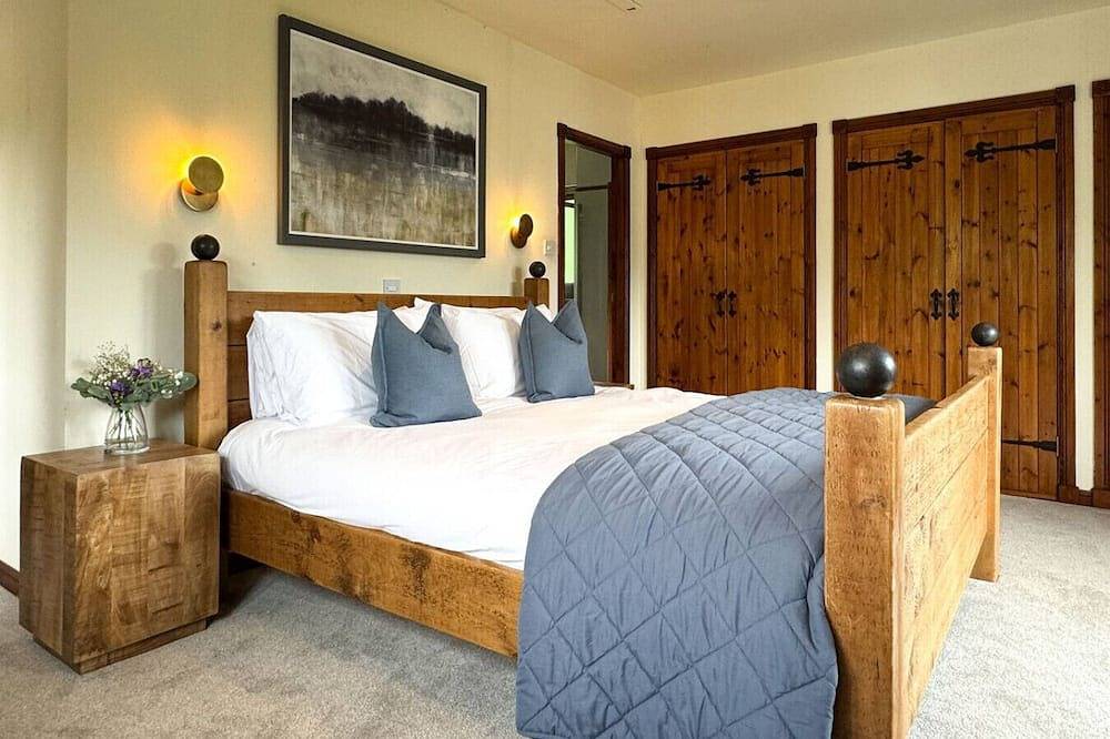 Loch View, Hot Tub, Near Loch Lomond, Pet-friendly in Argyll & Bute