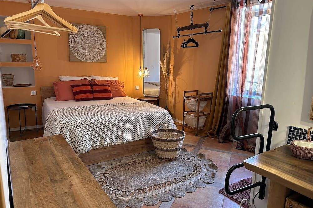Belle maison 5 étoiles, piscine intérieur, filet de catamaran, terrasse in Bourdic, Nimes und Umgebung