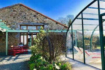 Gîte pour 4 personnes, avec sauna ainsi que jardin et piscine dans Moncoutant-sur-Sèvre