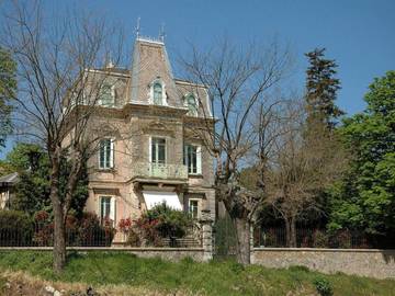 Gîte pour 10 personnes, avec piscine ainsi que terrasse et jardin à Saint-Guiraud