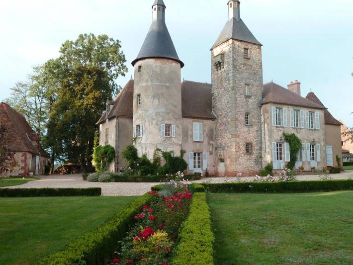 Chambre d’hôte pour 6 personnes, avec Terrasse ainsi que Jardin et Piscine à Ygrande