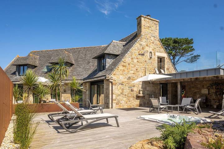 Villa pour 10 personnes, avec Vue sur l’océan et Balcon ainsi que Jacuzzi et Terrasse à Perros-Guirec