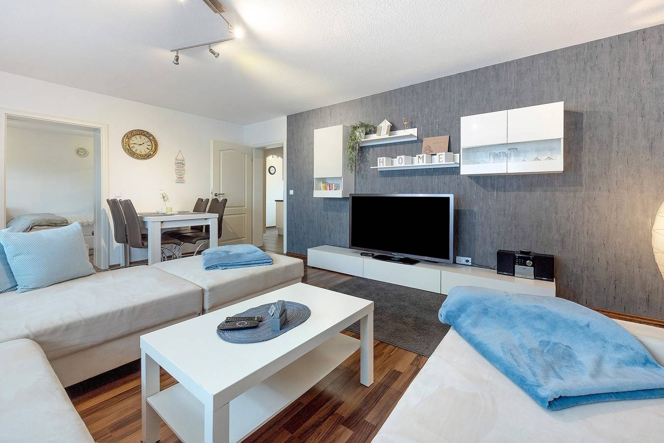 Ganze Wohnung, Ferienwohnung 'Connys' mit privater Terrasse und Wlan in Winsen (Aller), Aller-Leine-Tal