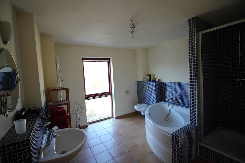Bio-Ferienhaus, 3Sz, 2Bz, Naturgarten, Sauna , Kamin, Wlan , gerne mit Hund in Schwarbe, Altenkirchen
