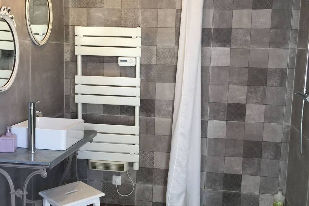 Appartement entier, Studio avec piscine privée pour vous le soir !  La Campagne à la ville 2 pers in Cholet, Région de Cholet