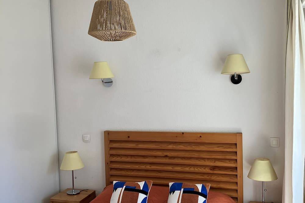 Appartement entier, Appartement avec terrasse et accès direct piscine & plage in Poggio-Mezzana, Arrondissement de Corte
