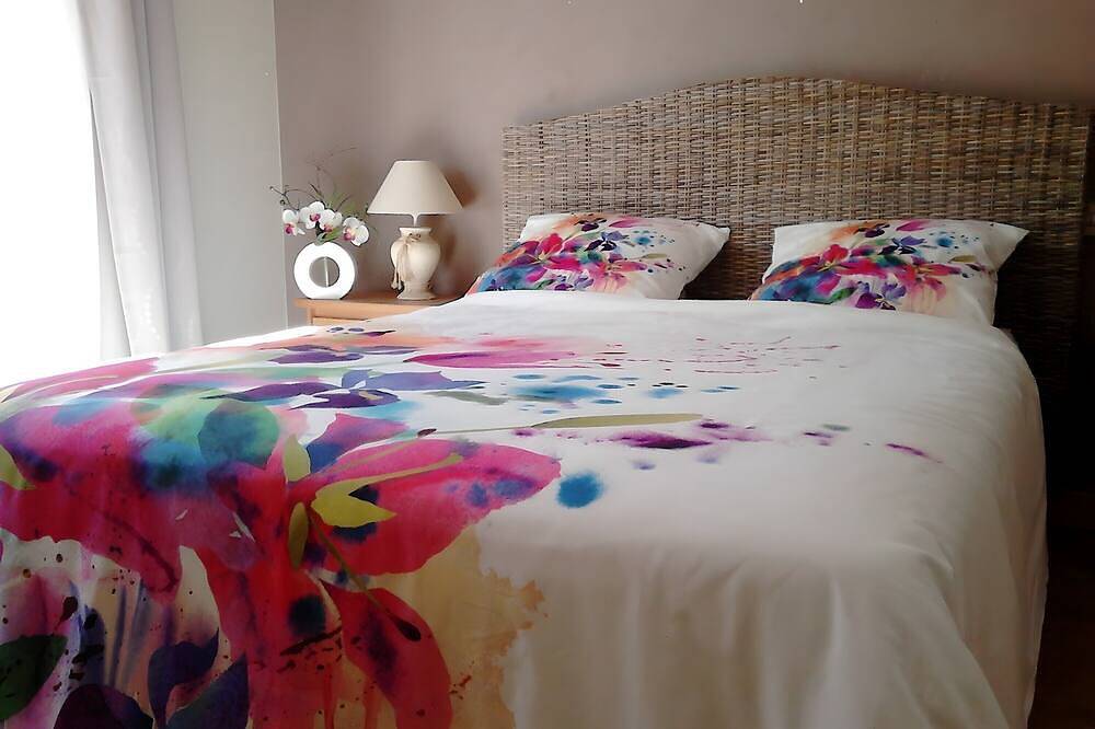 Bed and Breakfast 'Chambre D'hôtes D'Evelyne - Lavande' with Shared Terrace, Shared Garden and Wi-Fi in Pluneret, Côte des Mégalithes