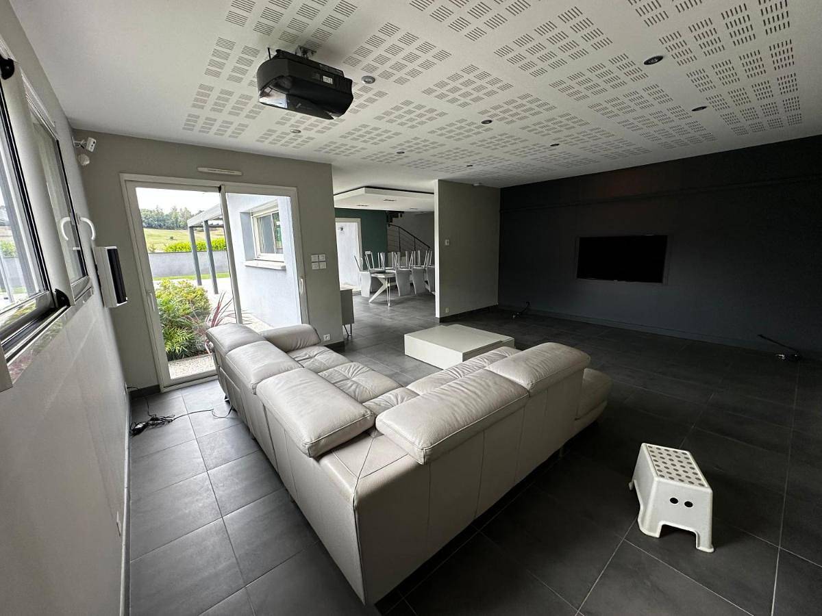 Villa in Villieu-Loyes-Mollon, Ain