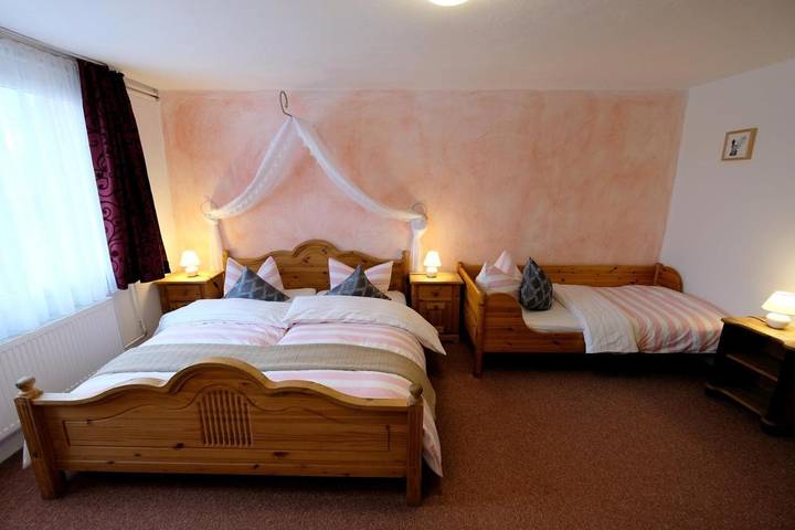 Ferienhaus für 9 Personen, mit Balkon und Terrasse sowie Garten und Sauna in Velgast - 2