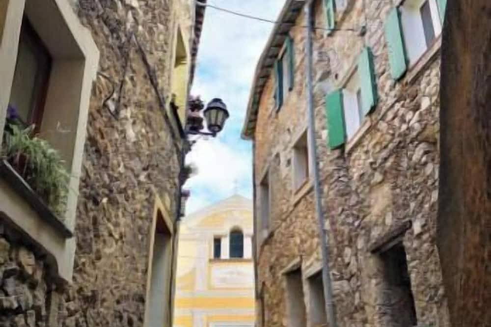 Apartamento entero, Charming renovated Medieval village apartment T2, 7km from Menton and its beaches in Gorbio, Nizza Region