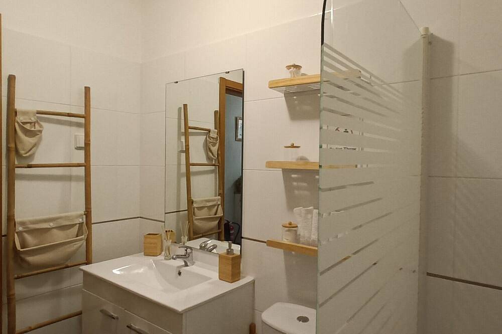 Entire apartment, In the centre of Olhão, Parking, Pool, Bbq, A/C, 3 min walk from the Pier in Olhão, Parque Natural da Ria Formosa